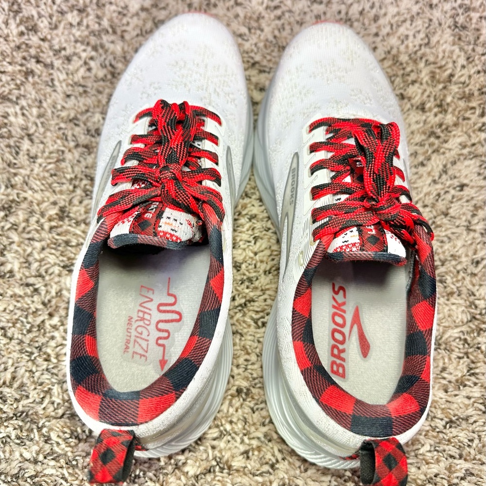 Brooks Levitate 6 Run Merry Christmas Running Shoes Women’s Size 8 White Red - Picture 7 of 9
